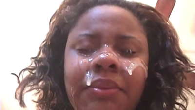 تور برازیلۍ نجلۍ د یو لوی ډیک سره د مقعد جنسیت وروسته د هغې په مخ یو کمښت ترلاسه کوي